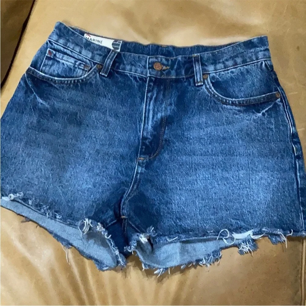 Marine Layer Sasha Raw Hem Jean Denim Shorts - Picture 3 of 7